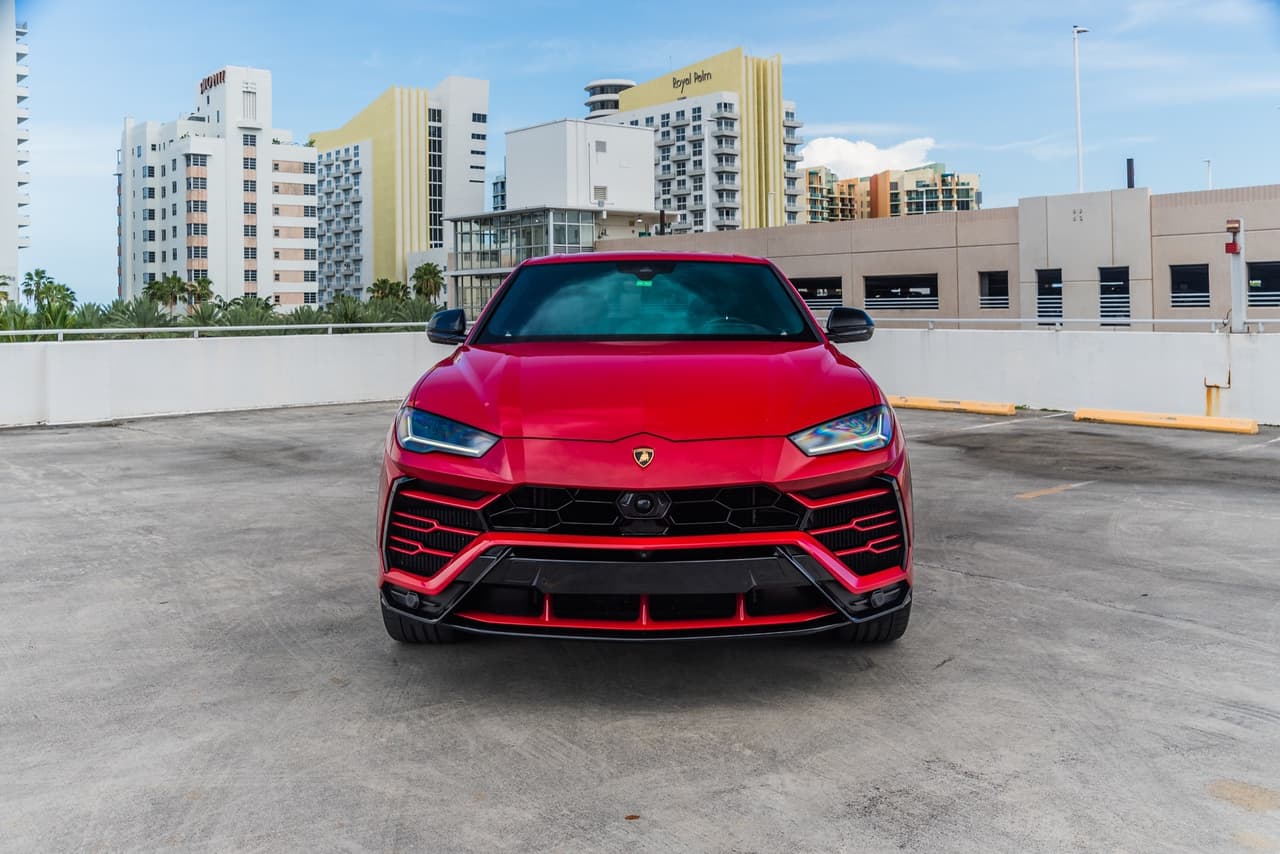 Lamborghini Urus Red