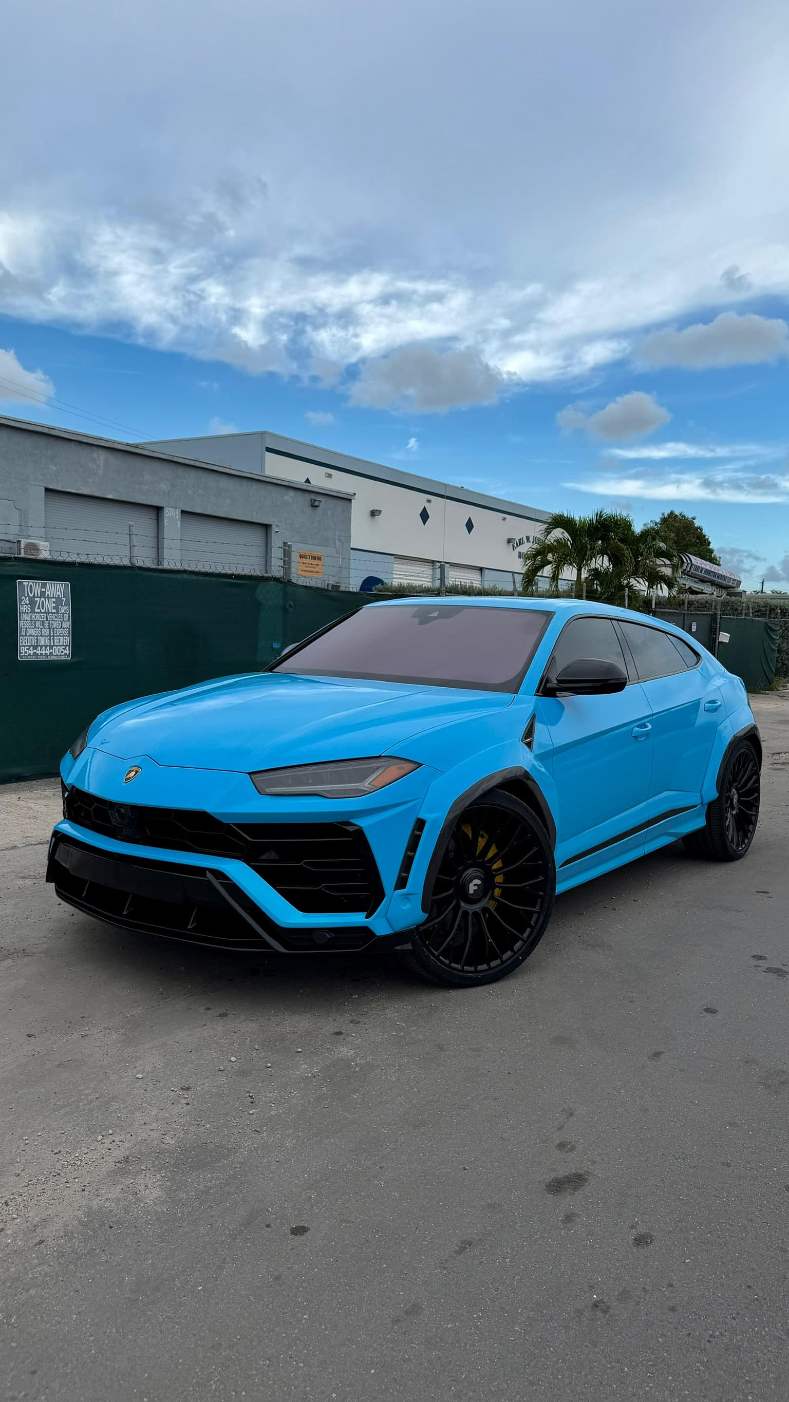 Lamborghini Urus Blue