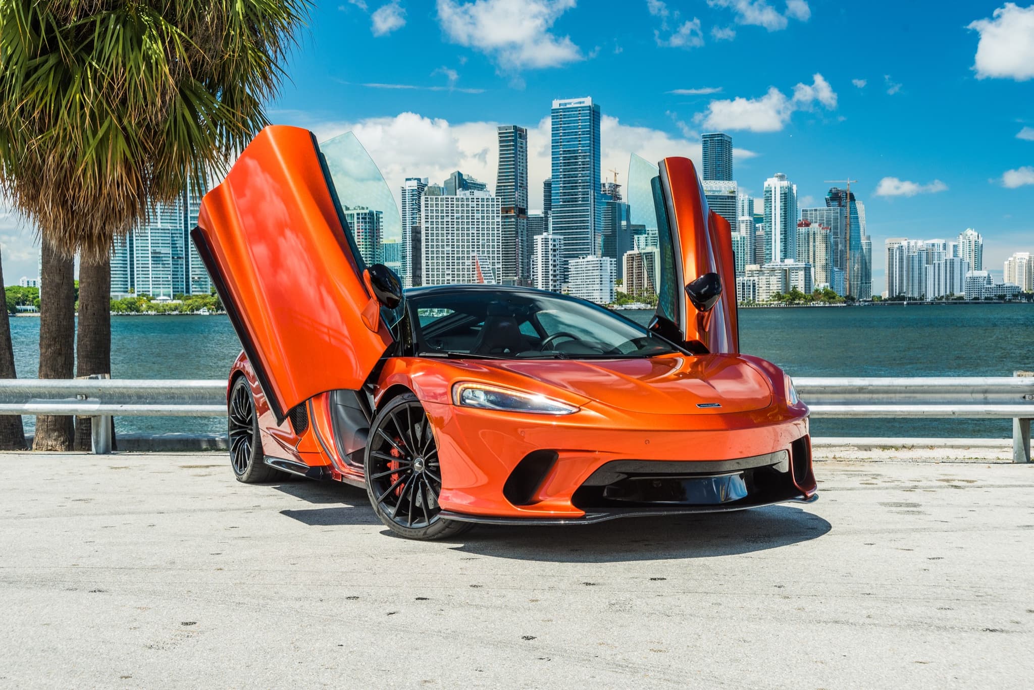 McLaren GT