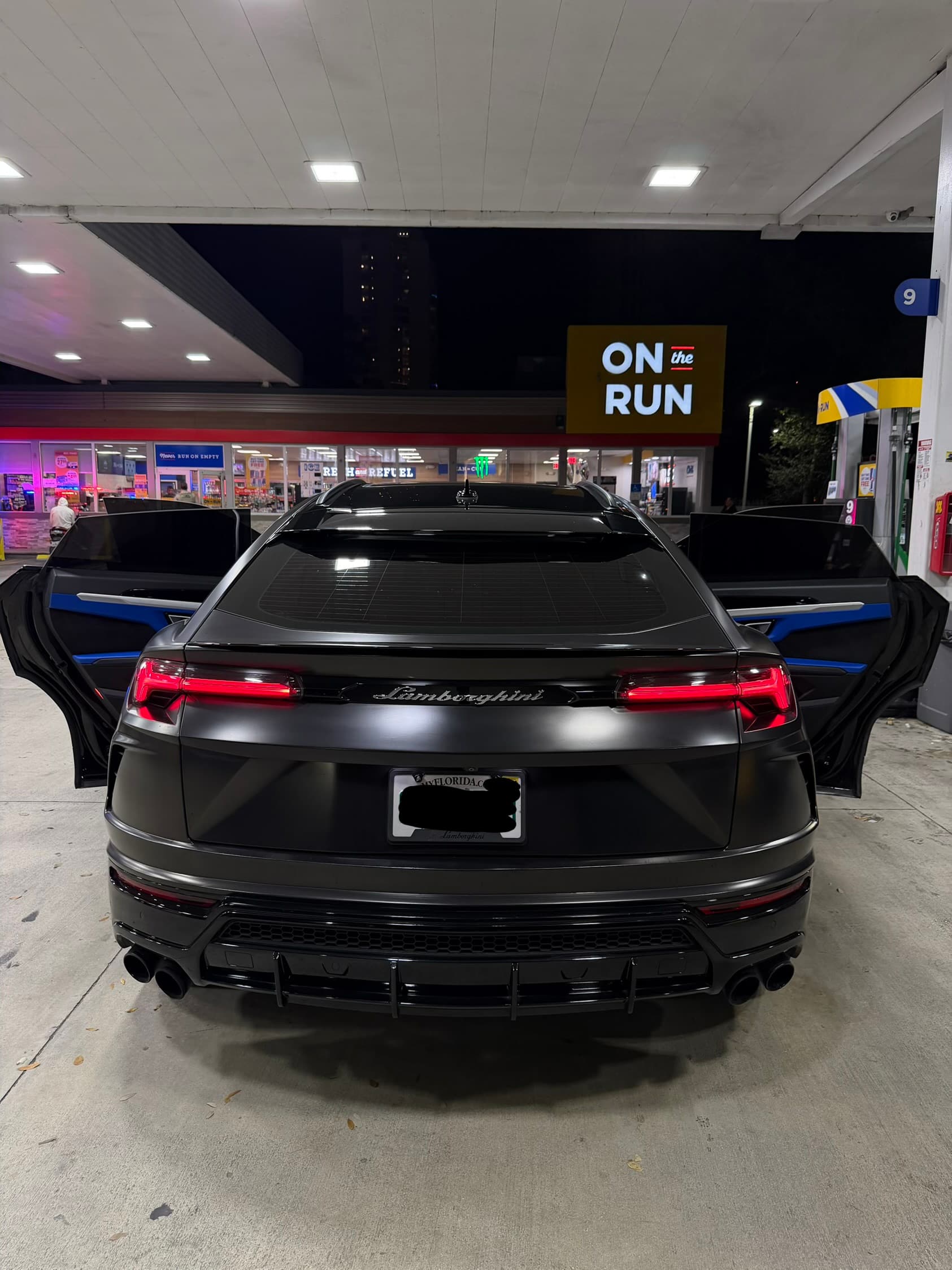 Lamborghini Urus Satin Black