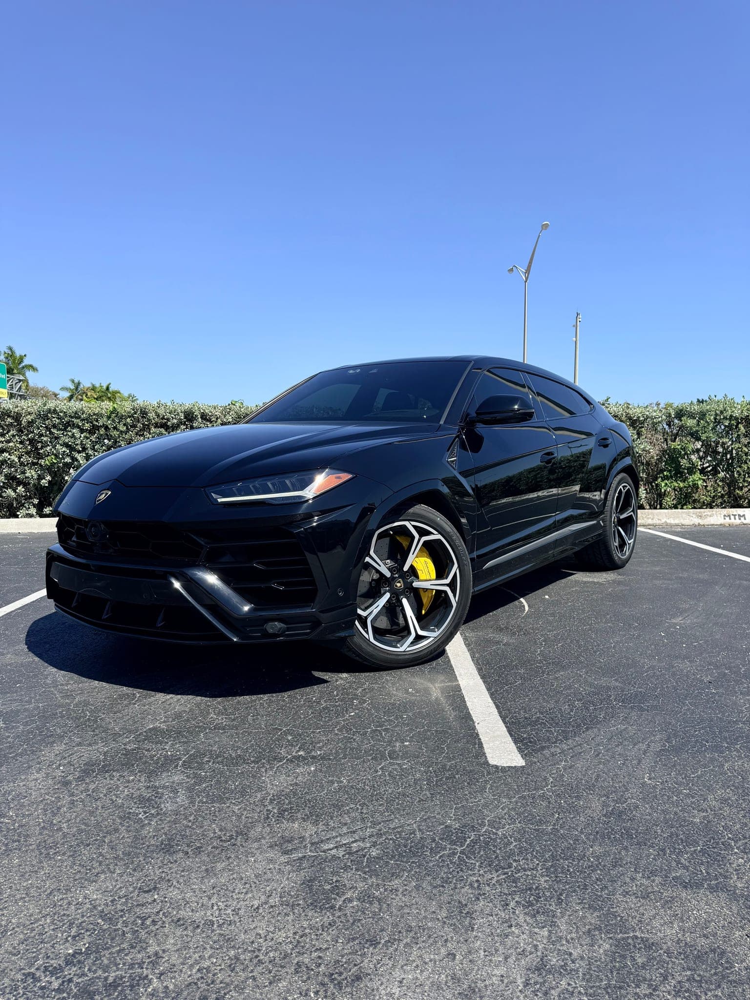 2020 Lamborghini Urus (Black & Yellow)