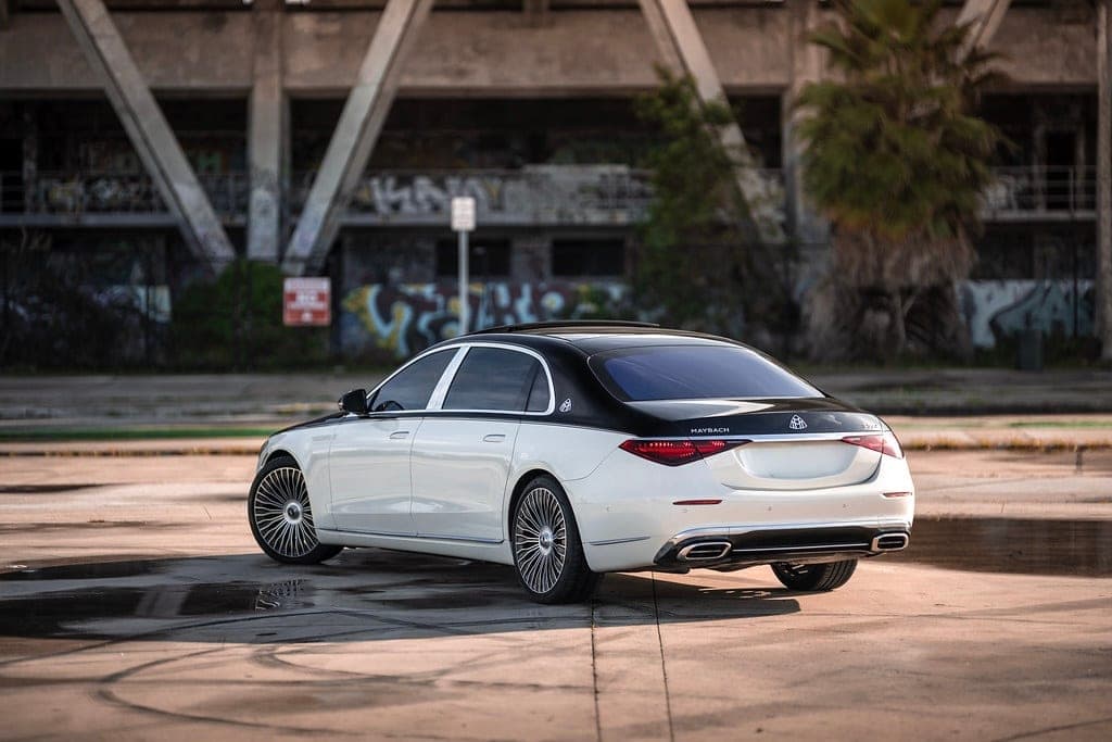 2022 Mercedes-Maybach S 580 (Two-Tone Black & White)