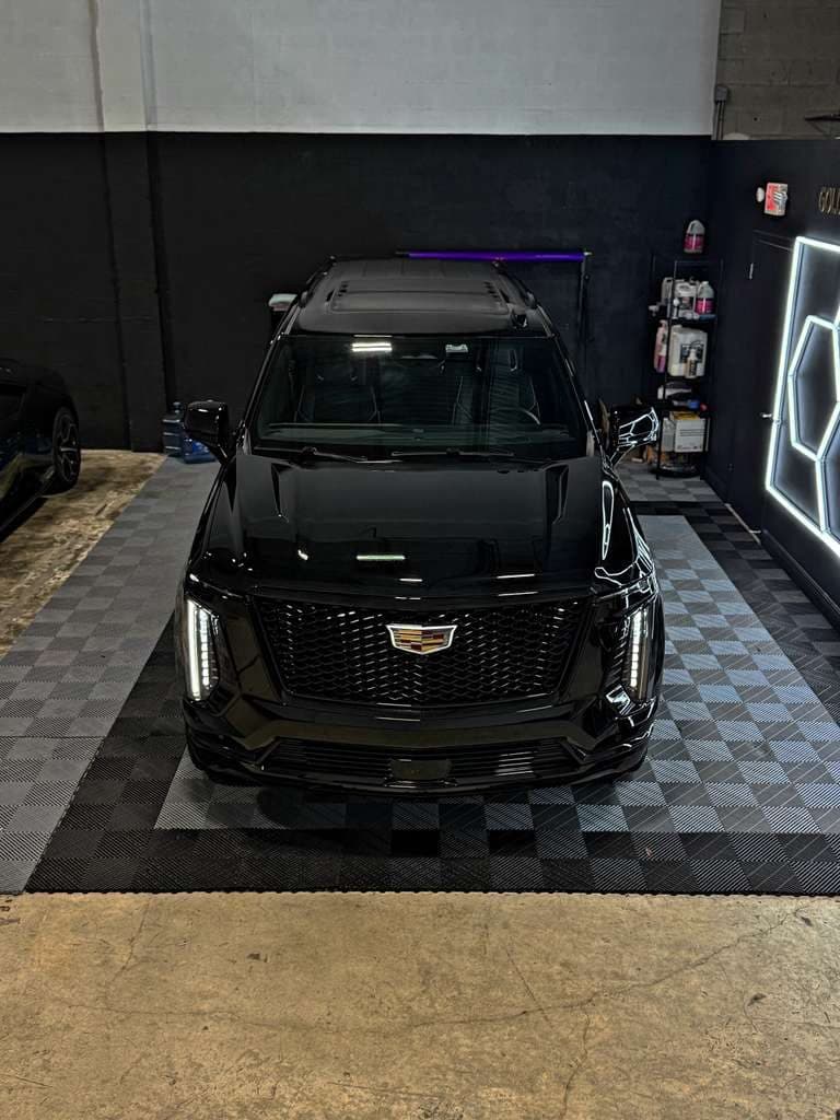 2025 Cadillac Escalade ESV (Rear TVs)