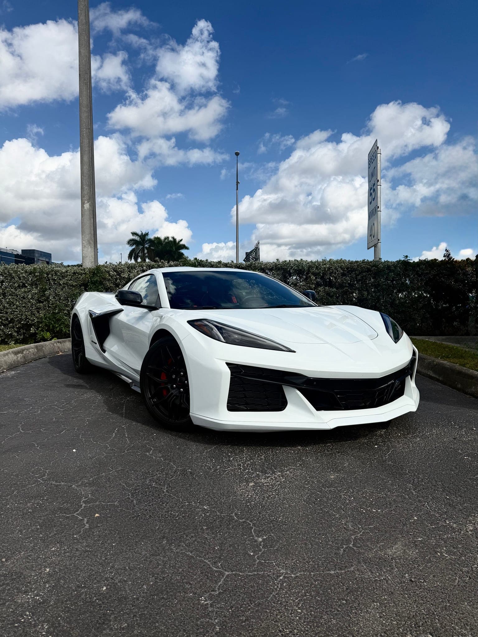 2025 Chevrolet Corvette Z06 (White / Red)